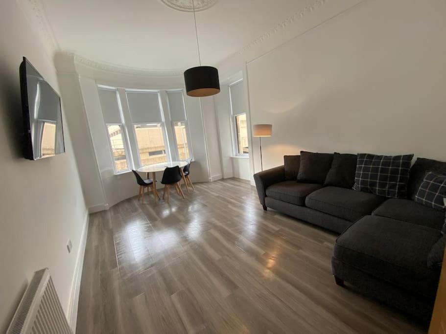 Appartamento 4 Smithhills Central 2 Bed Sleeps 4 Paisley Esterno foto